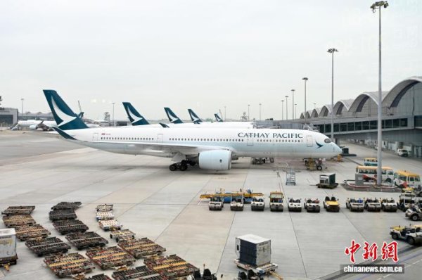 牛来乐 旅游旺季加留学生出境高峰 国泰航空8月载客量同比升30%